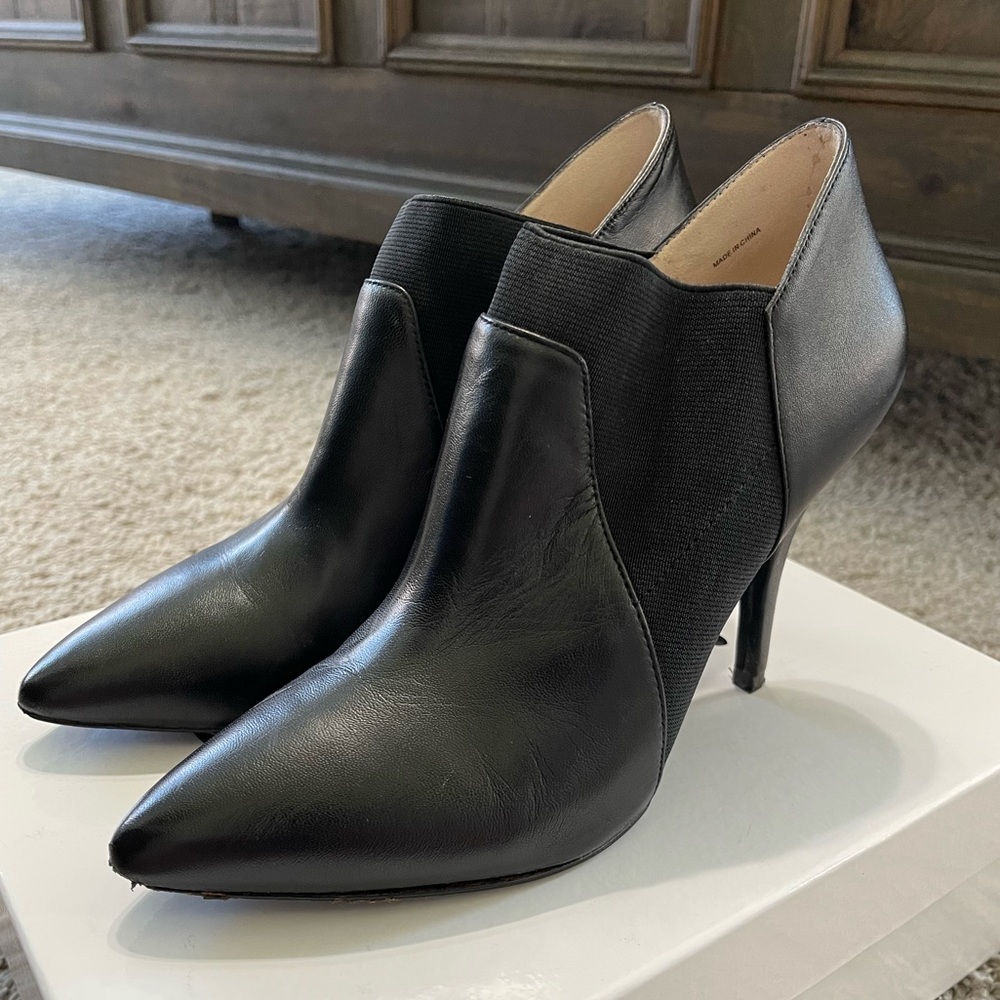 8.5 Neiman Marcus heels